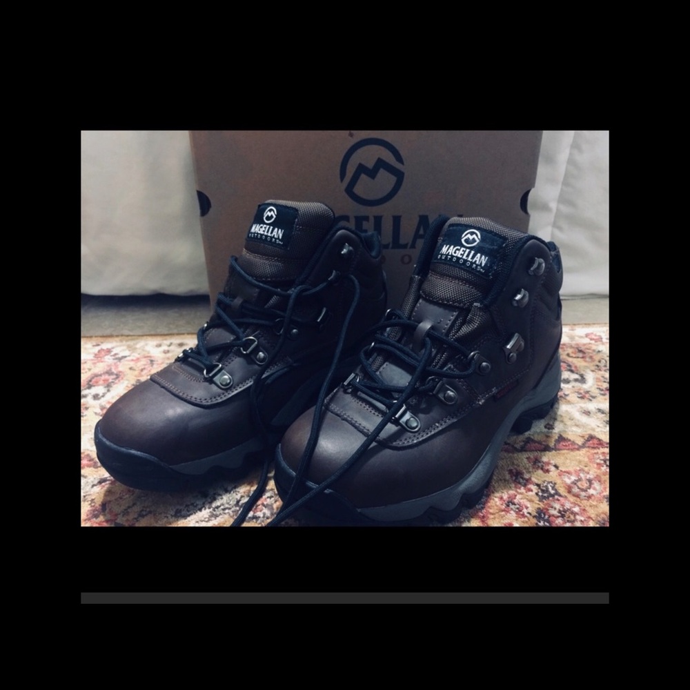 MAGELLAN Hiking boots size 8
